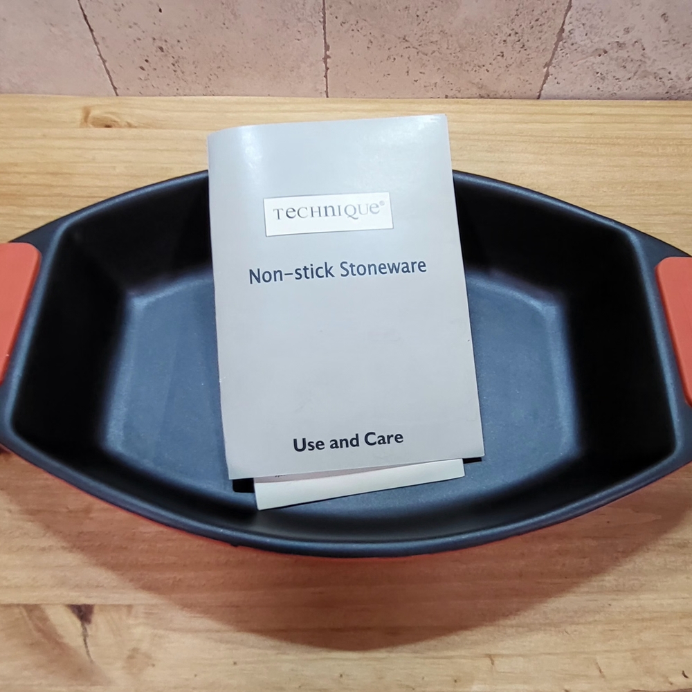 Non-stick Stoneware Baking Dish - Black and Red